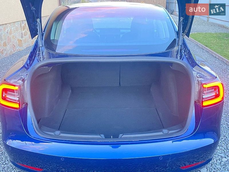 Седан Tesla Model 3 2018 в Рокитном