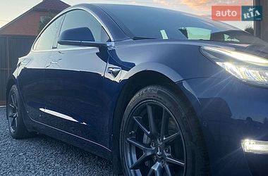 Седан Tesla Model 3 2018 в Рокитном
