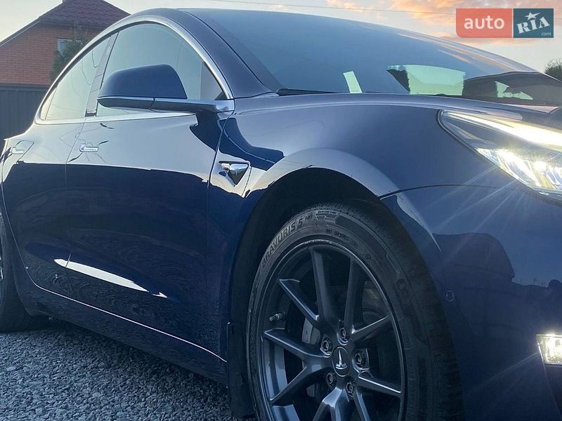 Седан Tesla Model 3 2018 в Рокитном