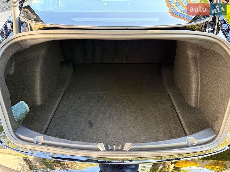 Седан Tesla Model 3 2022 в Ровно