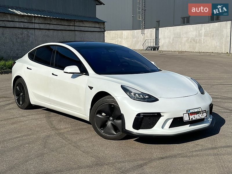 Седан Tesla Model 3 2019 в Киеве