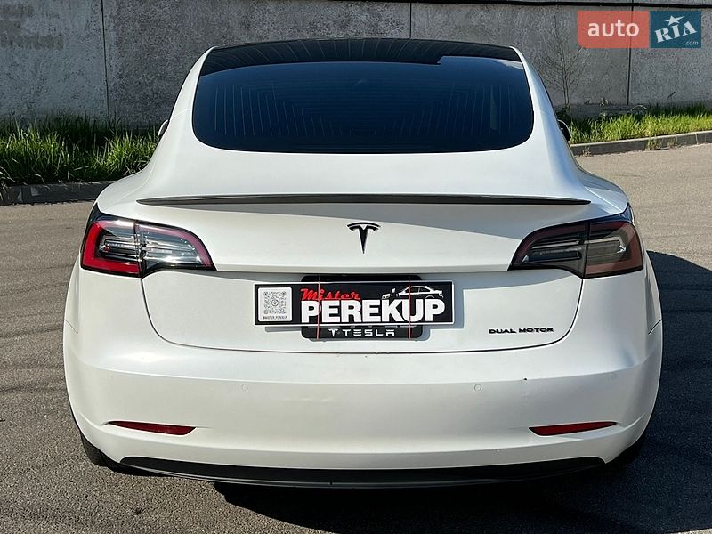 Седан Tesla Model 3 2019 в Киеве