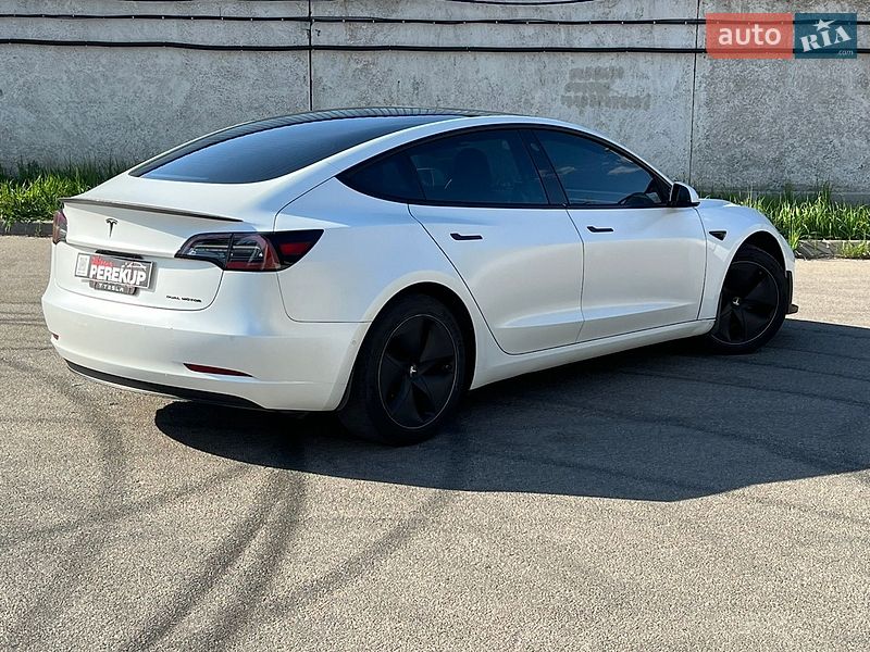 Седан Tesla Model 3 2019 в Киеве