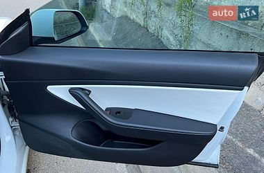 Седан Tesla Model 3 2019 в Киеве
