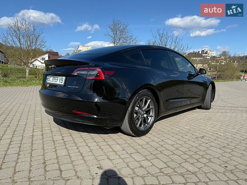 Седан Tesla Model 3 2022 в Львове