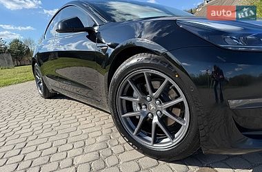 Седан Tesla Model 3 2022 в Львове