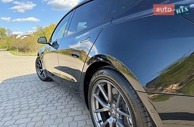 Седан Tesla Model 3 2022 в Львове