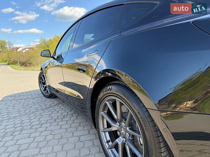 Седан Tesla Model 3 2022 в Львове