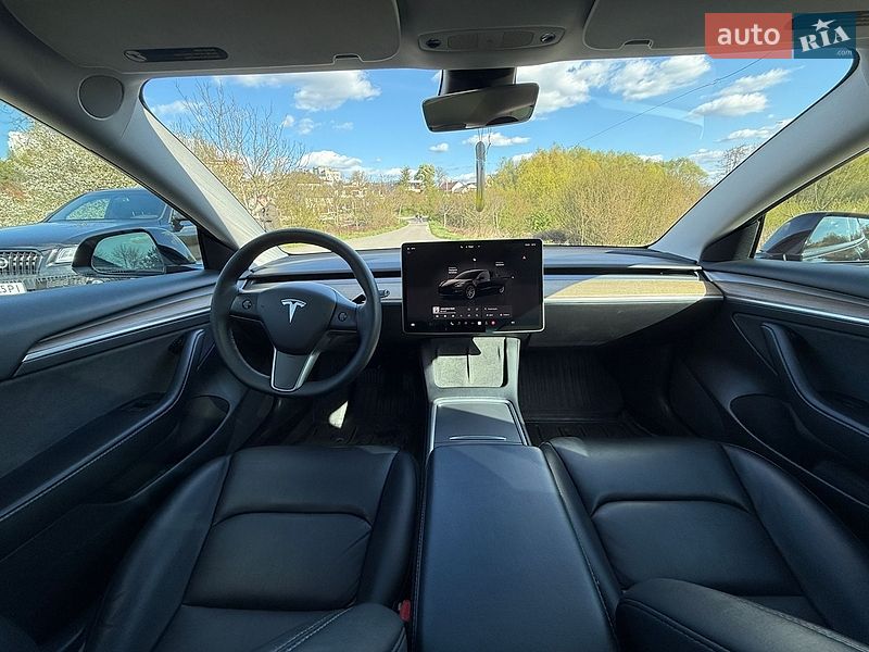 Седан Tesla Model 3 2022 в Львове