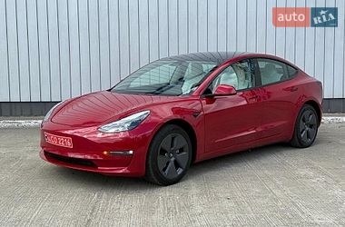 Седан Tesla Model 3 2023 в Чернівцях
