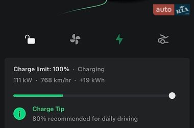 Седан Tesla Model 3 2023 в Чернівцях