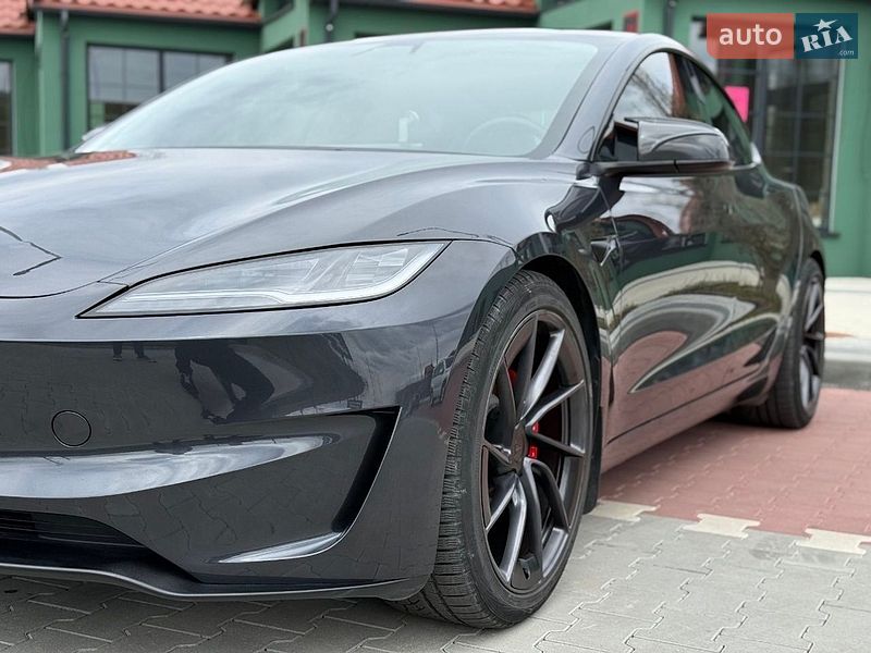 Седан Tesla Model 3 2024 в Ірпені