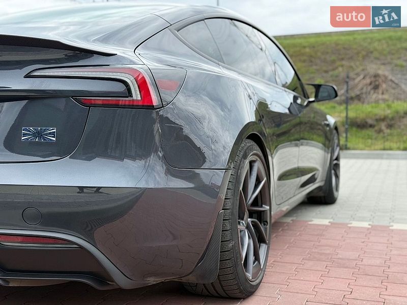 Седан Tesla Model 3 2024 в Ірпені
