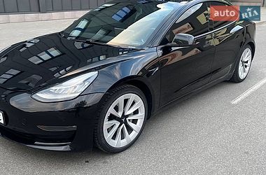 Седан Tesla Model 3 2020 в Києві