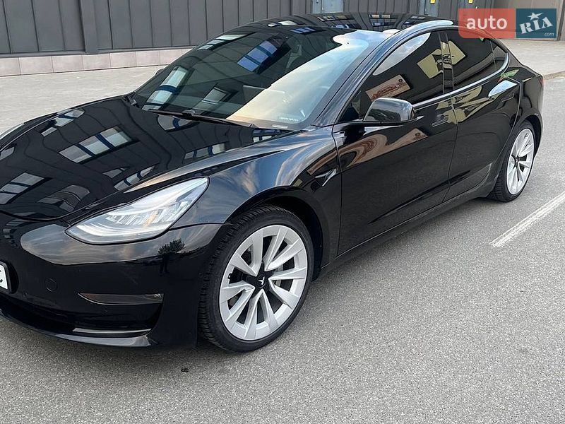 Седан Tesla Model 3 2020 в Києві