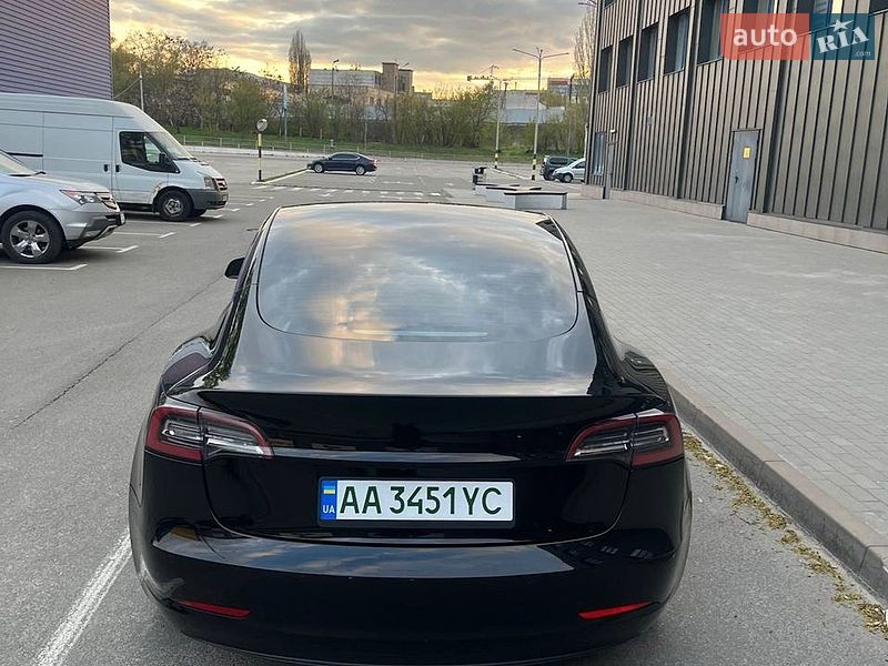 Седан Tesla Model 3 2020 в Києві