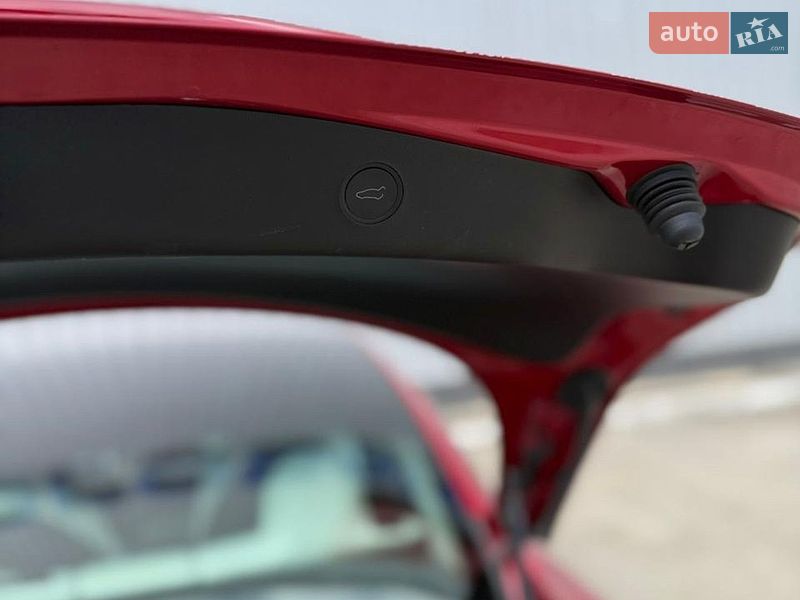 Седан Tesla Model 3 2023 в Чернівцях