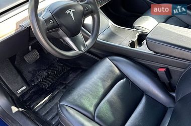 Седан Tesla Model 3 2020 в Чернигове