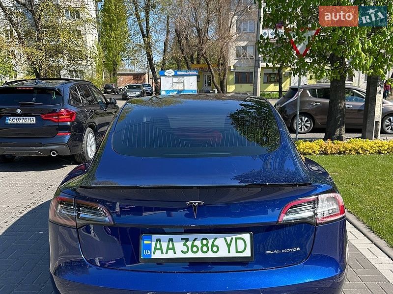 Седан Tesla Model 3 2020 в Киеве