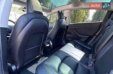 Седан Tesla Model 3 2020 в Киеве
