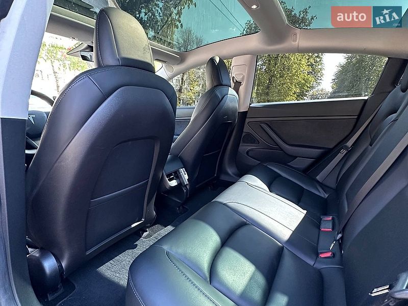 Седан Tesla Model 3 2020 в Киеве