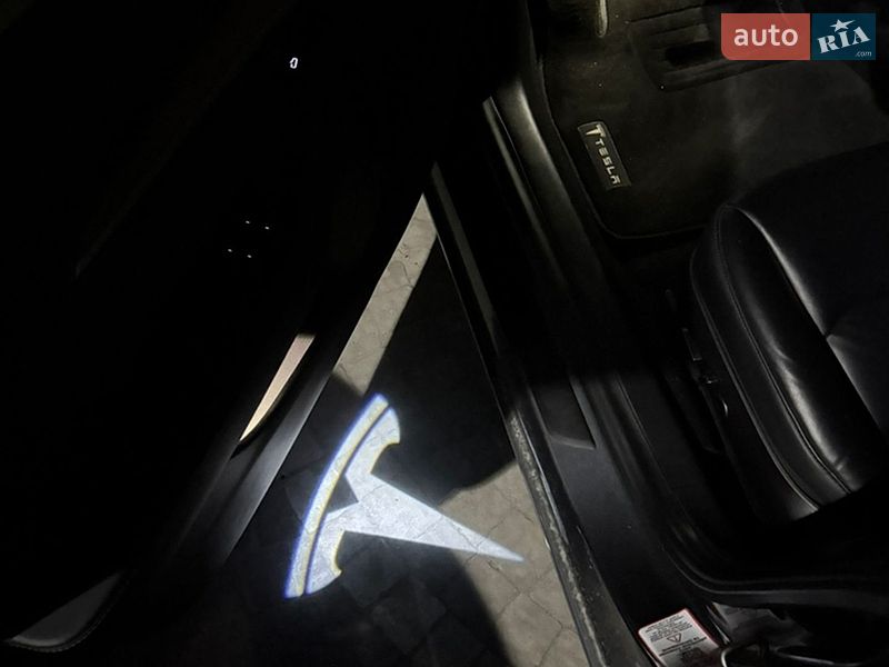 Седан Tesla Model 3 2021 в Ірпені
