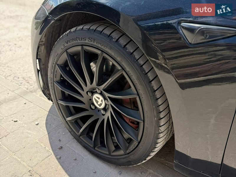 Седан Tesla Model 3 2023 в Львове