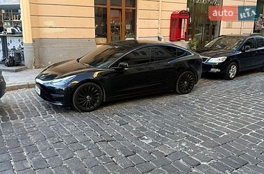 Седан Tesla Model 3 2023 в Львове