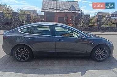 Седан Tesla Model 3 2018 в Луцке