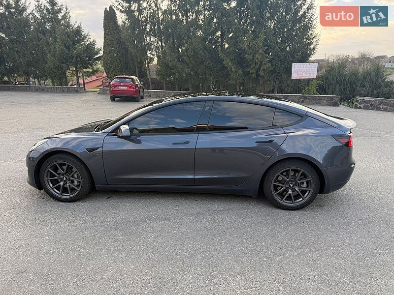 Седан Tesla Model 3 2022 в Києві