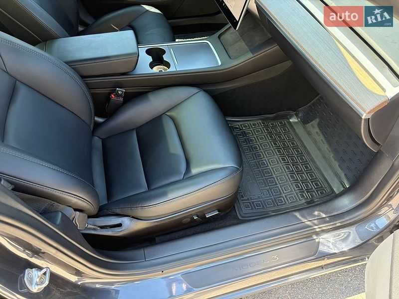 Седан Tesla Model 3 2022 в Кропивницком