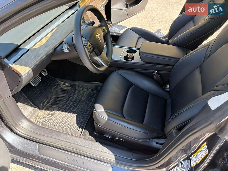 Седан Tesla Model 3 2022 в Кропивницком