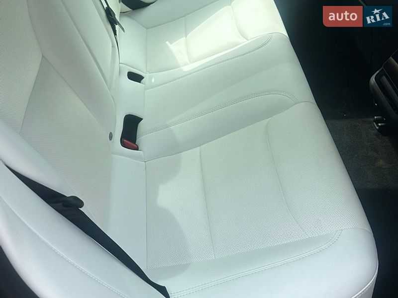 Седан Tesla Model 3 2025 в Харкові
