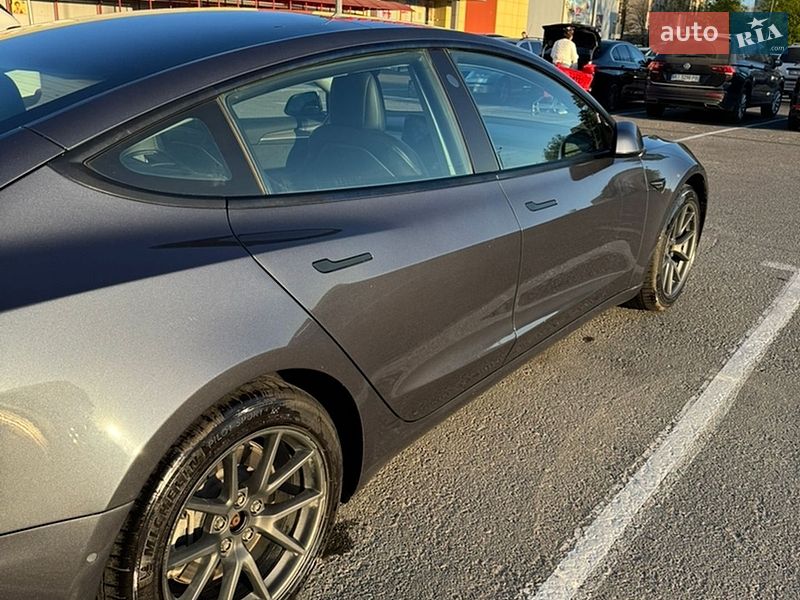 Седан Tesla Model 3 2022 в Львове