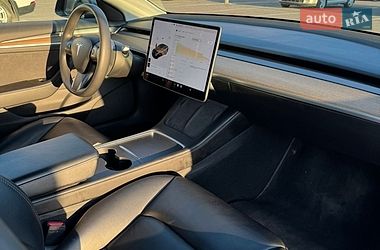 Седан Tesla Model 3 2022 в Львове