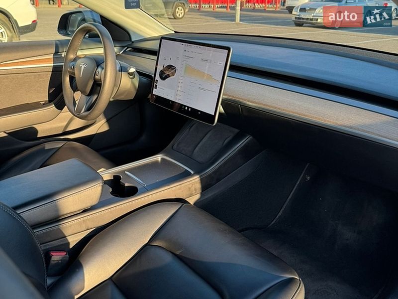 Седан Tesla Model 3 2022 в Львове