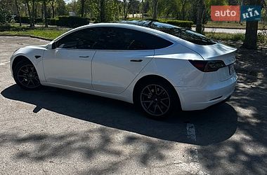 Седан Tesla Model 3 2020 в Кам'янському