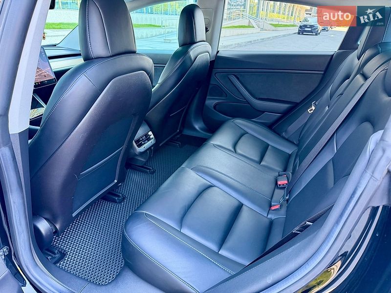Седан Tesla Model 3 2019 в Дніпрі