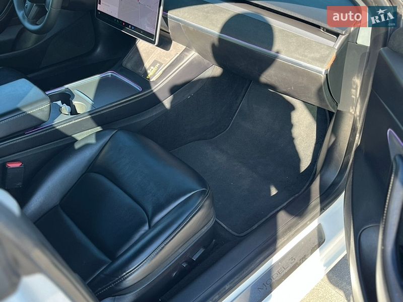 Седан Tesla Model 3 2019 в Луцьку