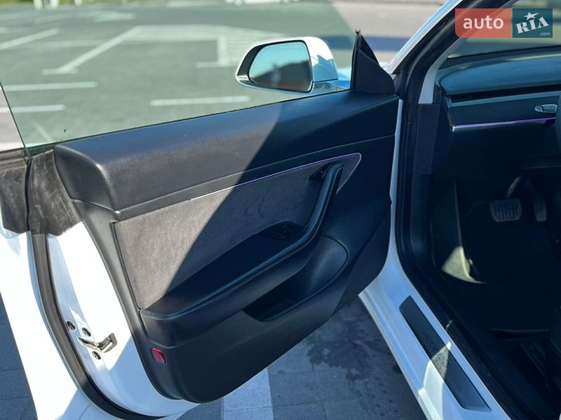Седан Tesla Model 3 2019 в Луцьку