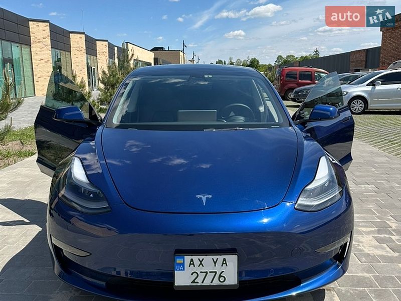 Седан Tesla Model 3 2022 в Хмельницком
