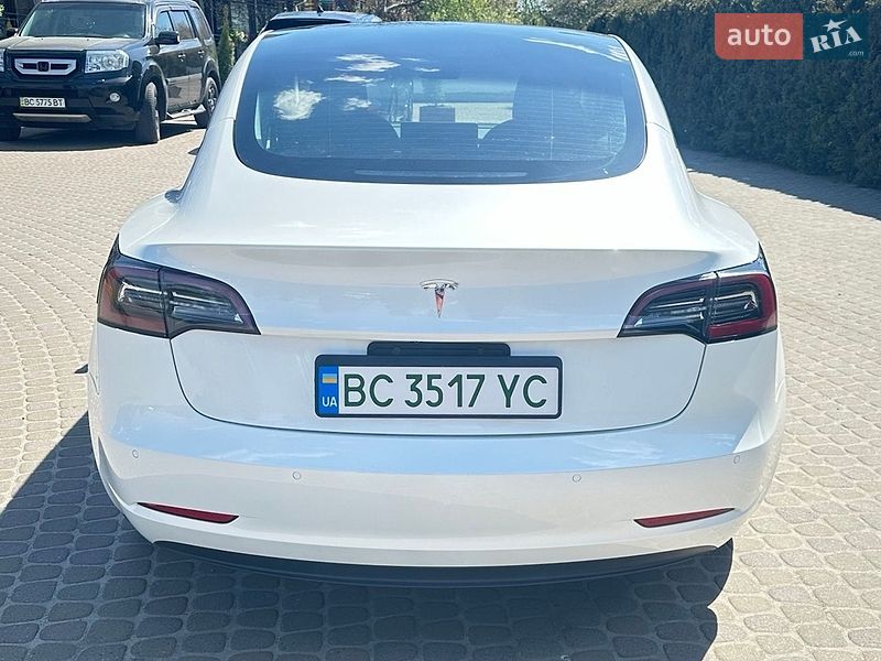 Седан Tesla Model 3 2021 в Львове