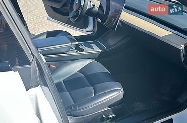 Седан Tesla Model 3 2021 в Львове