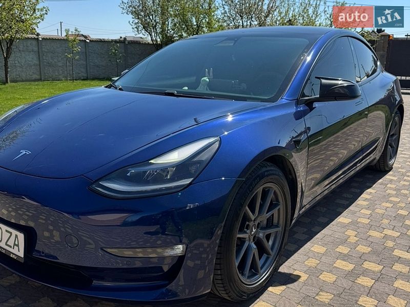 Седан Tesla Model 3 2022 в Ивано-Франковске