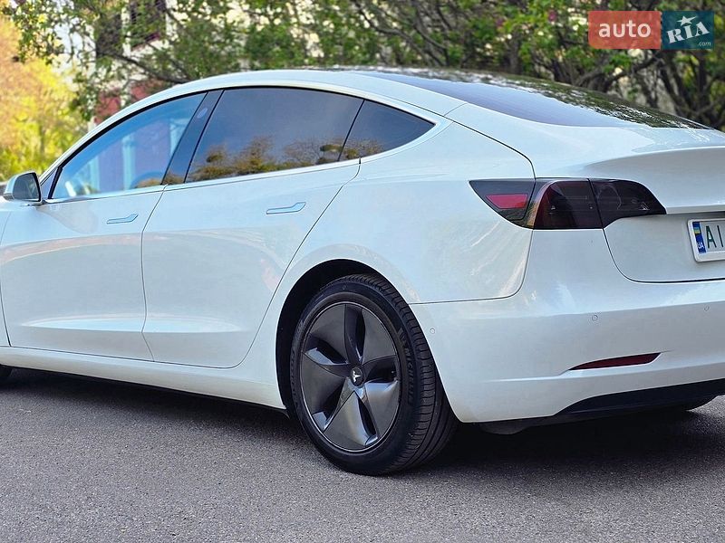 Седан Tesla Model 3 2020 в Черкассах