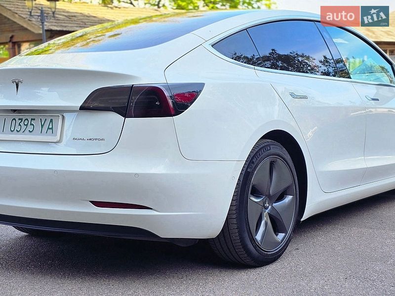 Седан Tesla Model 3 2020 в Черкассах
