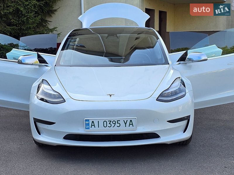 Седан Tesla Model 3 2020 в Черкассах