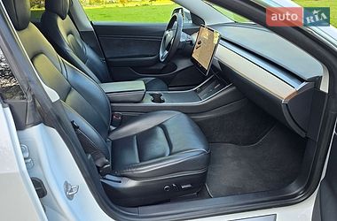 Седан Tesla Model 3 2020 в Черкассах