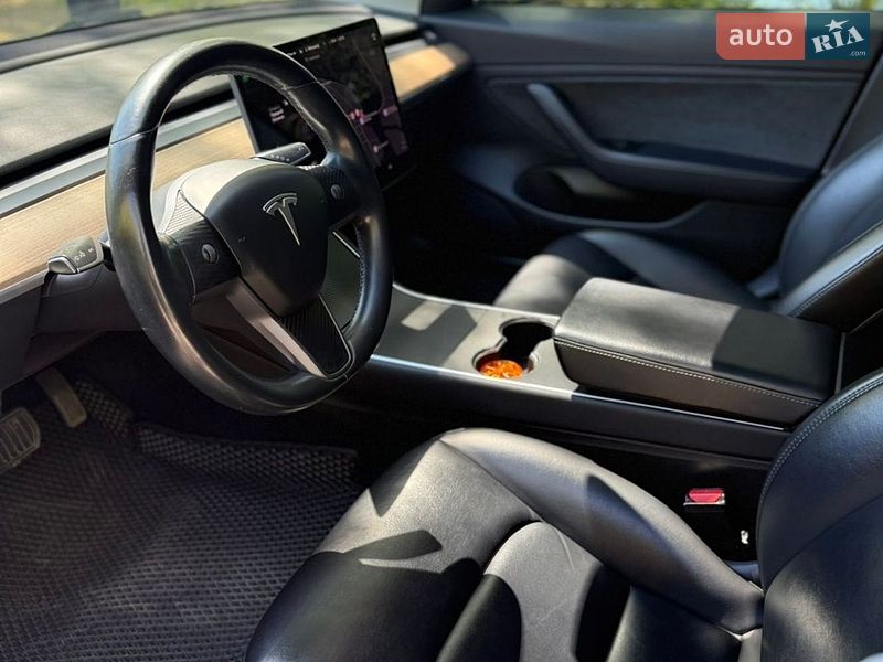 Седан Tesla Model 3 2018 в Ровно