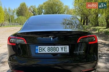 Седан Tesla Model 3 2018 в Ровно